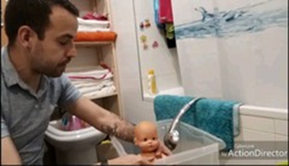 Estimulación acuática para bebés en casa